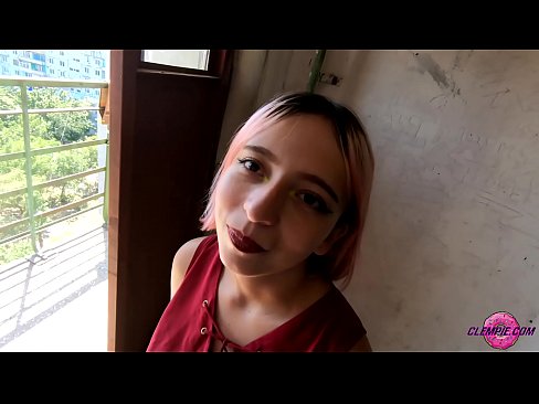 ❤️ 學生性感在內陸吸了一個陌生人 - 射在他臉上 ❤️❌ 肛色情 在我們 ❌️